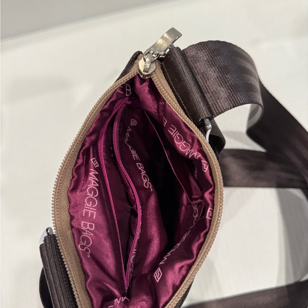 Maggie Bags Brown Crossbody Bag Made of Seatbelt - Picture 11 of 16
